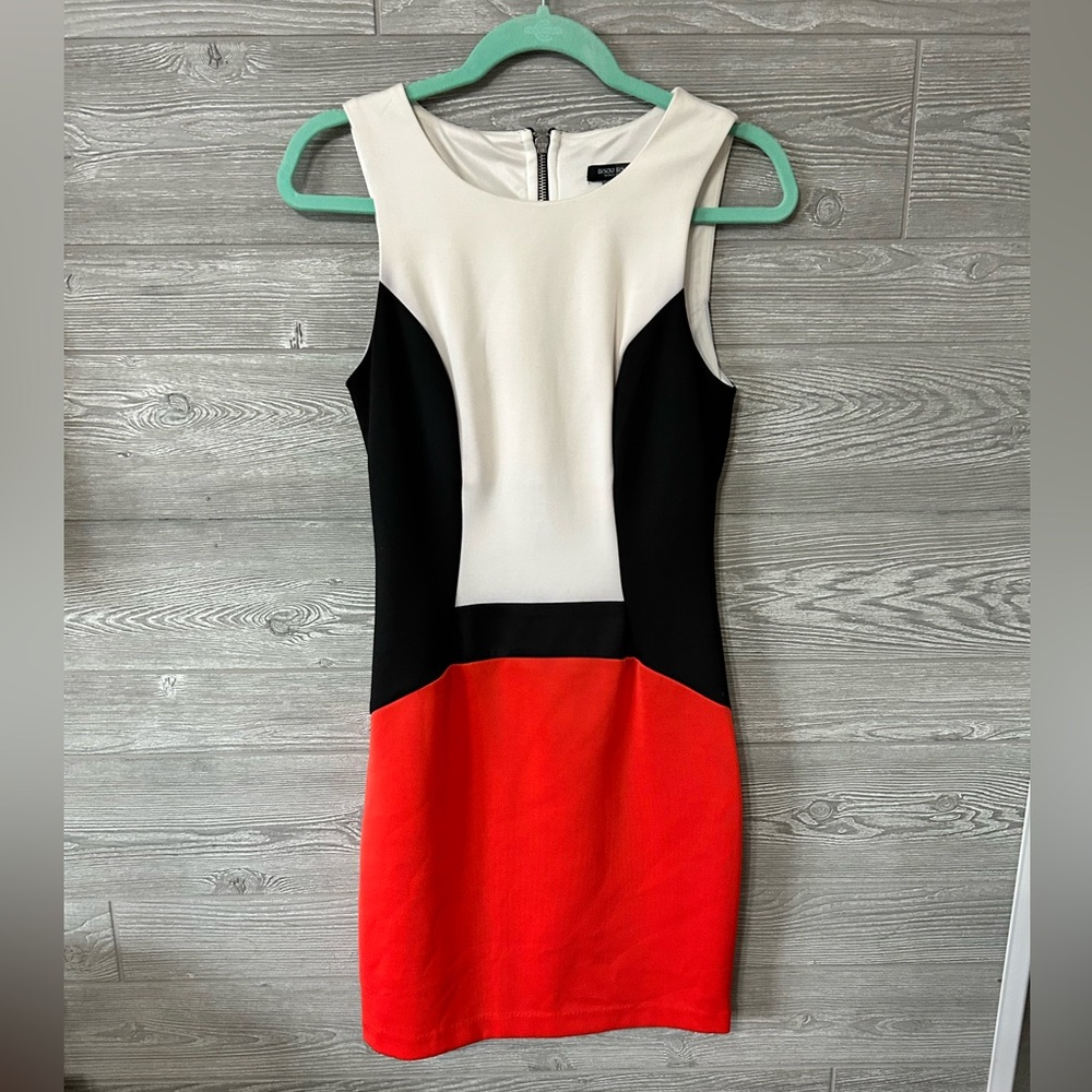 BISOU BISOU Colorblock Sheath Dress White Black Red Sleeveless Zipper Size 4